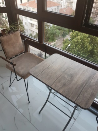 cam kenarı balkon için masa sandalye