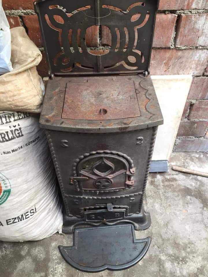 vintage retro kömür sobası